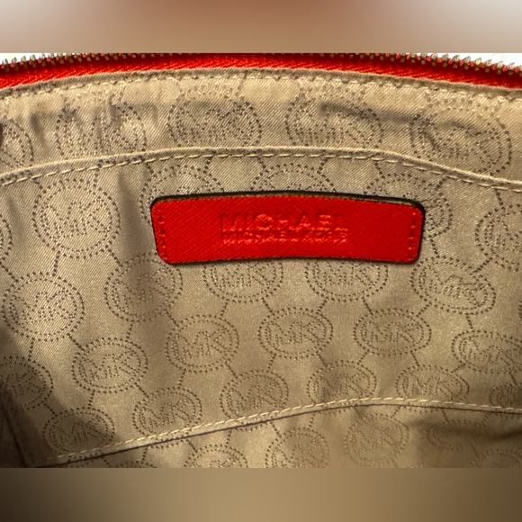 Michale Kors studded coral wristlet - Picture 4 of 9